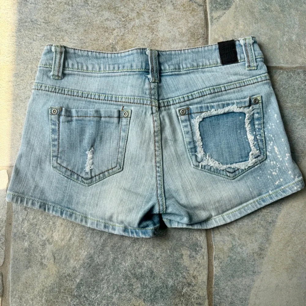 Y2K Highway Low Rise Jean Shorts – Distressed + Paint Splatter Light Wash Size 3